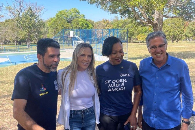 Celina Leão fiscaliza obras destinadas ao esporte e lazer no Paranoá - (crédito: Davi Cruz/CB/D.A Press) Celina Leão fiscaliza obras destinadas ao esporte e lazer no Paranoá - (crédito: Davi Cruz/CB/D.A Press)