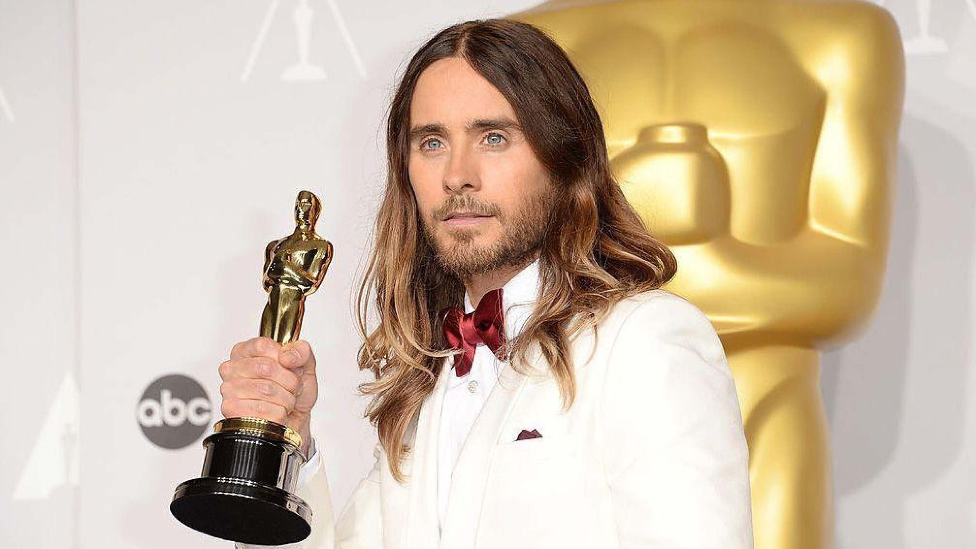 Jared Leto é acusado de crimes sexuais por quatro mulheres; casos teriam ocorrido quando elas eram adolescentes