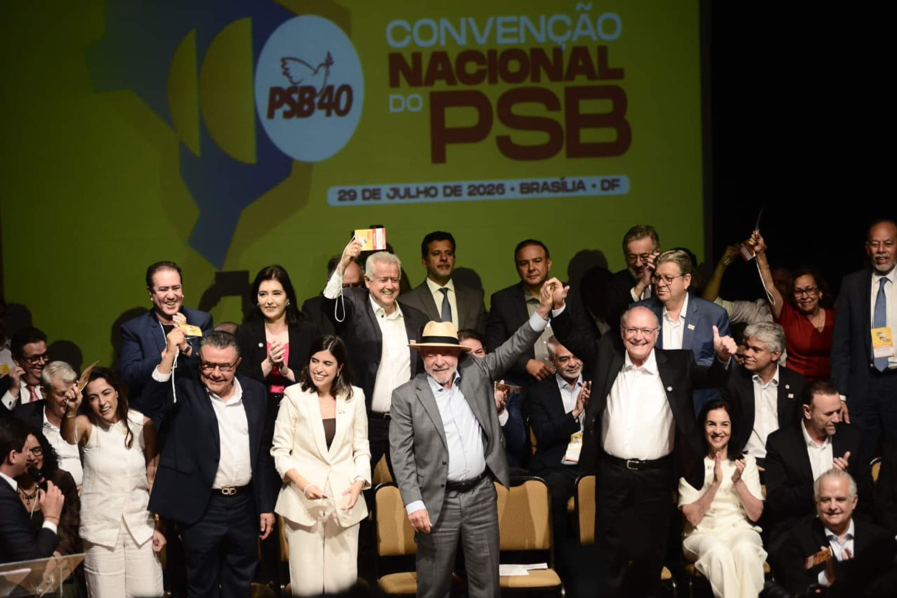 Com Lula, PSB oficializa Alckmin como vice do petista nas eleições