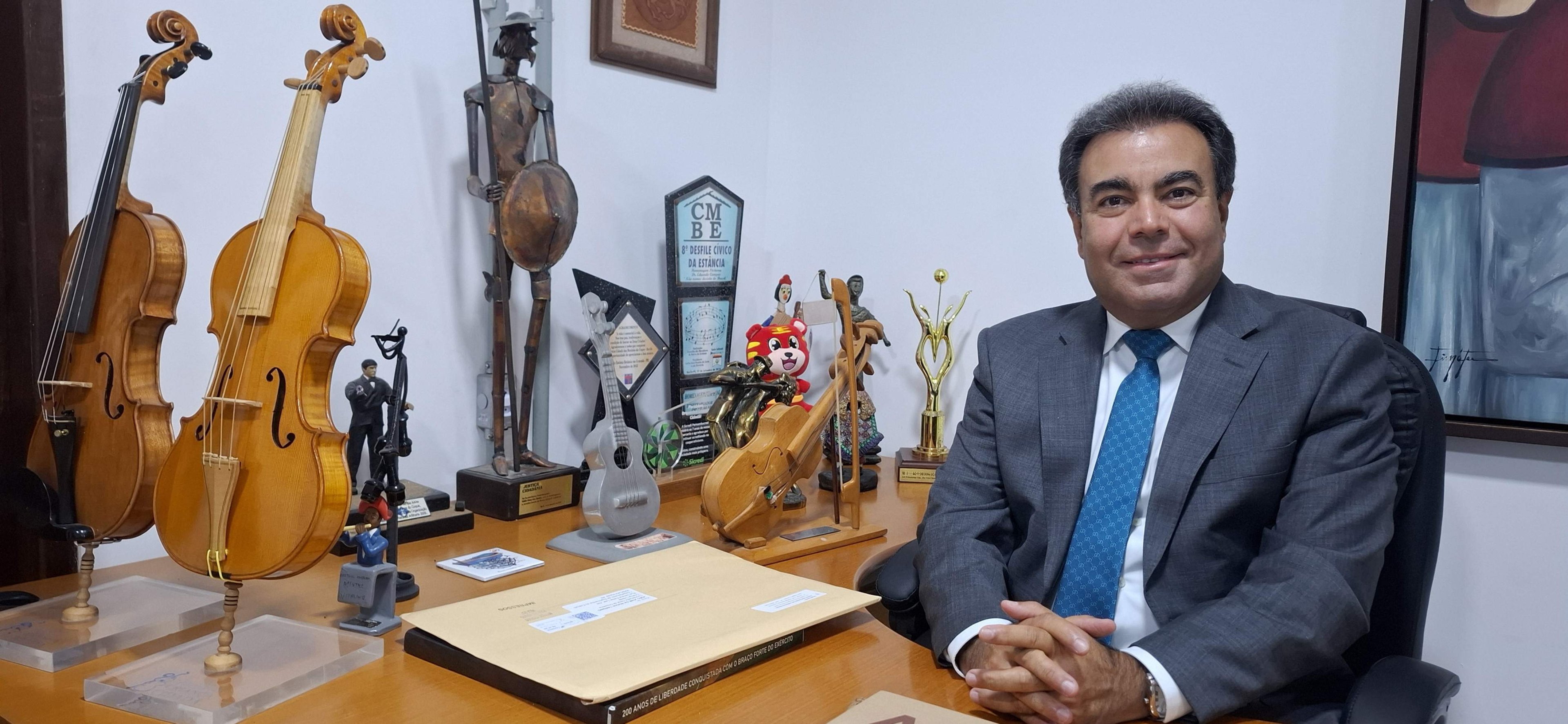 REVISTA DO CORREIO - ORQUESTRA CIDAD&Atilde;. Jo&atilde;o Targino (idealizador da Orquestra) com Herlane, Isa&iacute;as e Inaldo no Coque      