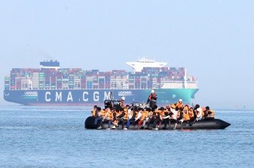 Quatro migrantes morrem ao tentar atravessar o Canal da Mancha
- (crédito: AFP) Quatro migrantes morrem ao tentar atravessar o Canal da Mancha
- (crédito: AFP)