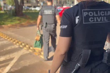 Um suspeito deixou uma agência bancária, na Asa Sul, transportando cerca de R$ 1 milhão em dinheiro vivo - (crédito: Polícia Civil do Distrito Federal/Divulgação) Um suspeito deixou uma agência bancária, na Asa Sul, transportando cerca de R$ 1 milhão em dinheiro vivo - (crédito: Polícia Civil do Distrito Federal/Divulgação)