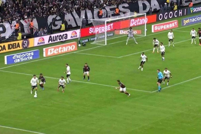 Corinthians x Athletico-PR se enfrentaram pela 21ª rodada do Brasileirão 2026 - (crédito: Reprodução ) Corinthians x Athletico-PR se enfrentaram pela 21ª rodada do Brasileirão 2026 - (crédito: Reprodução )