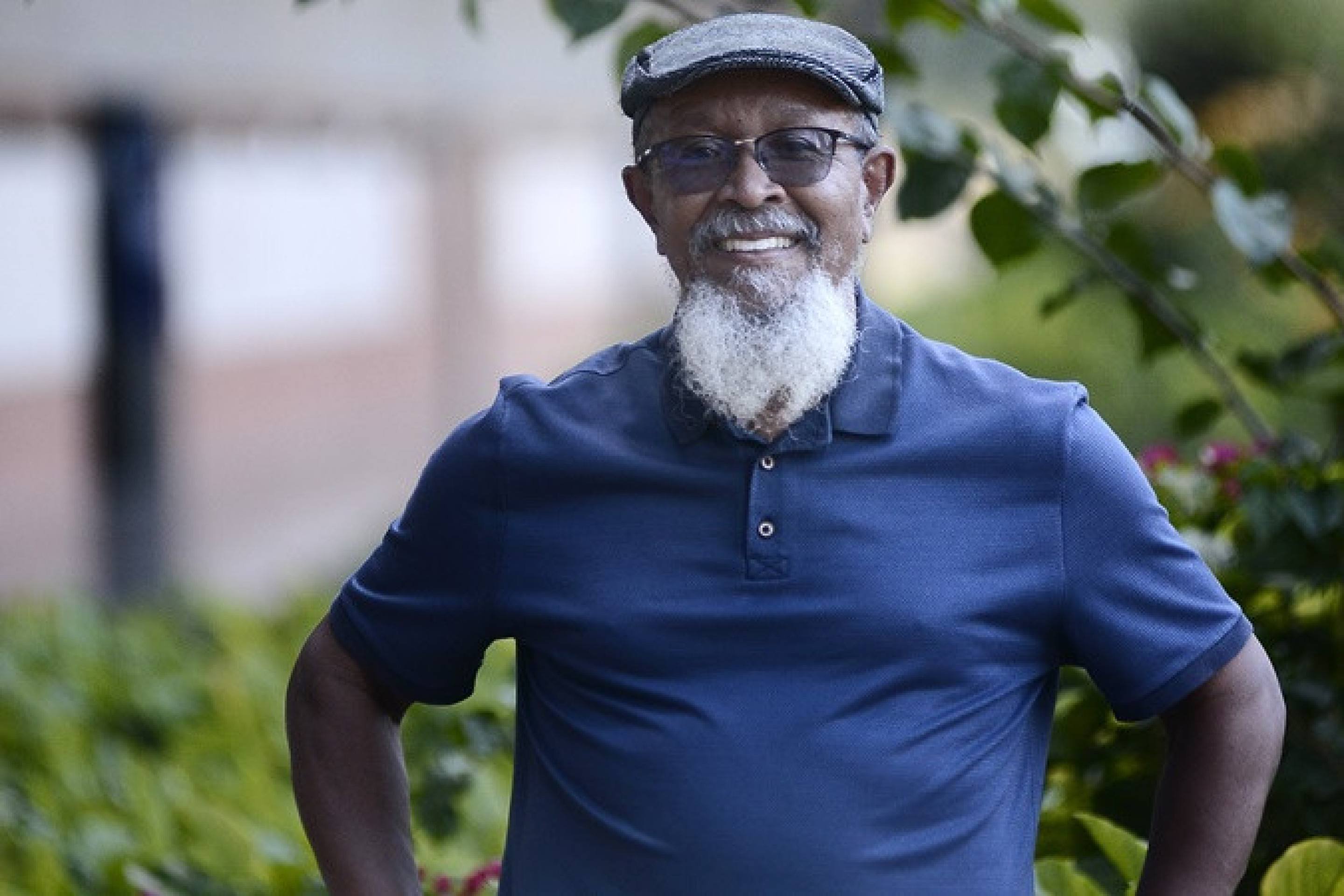  Jo&atilde;o Ara&uacute;jo Neto, 64 anos, sente-se bem entre os jovens