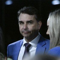 'A Dani tem sido fantástica e reúne diversas qualidades, se encaixa em qualquer lugar', destacou Flávio Bolsonaro -  (crédito: Carlos Moura/Agência Senado)