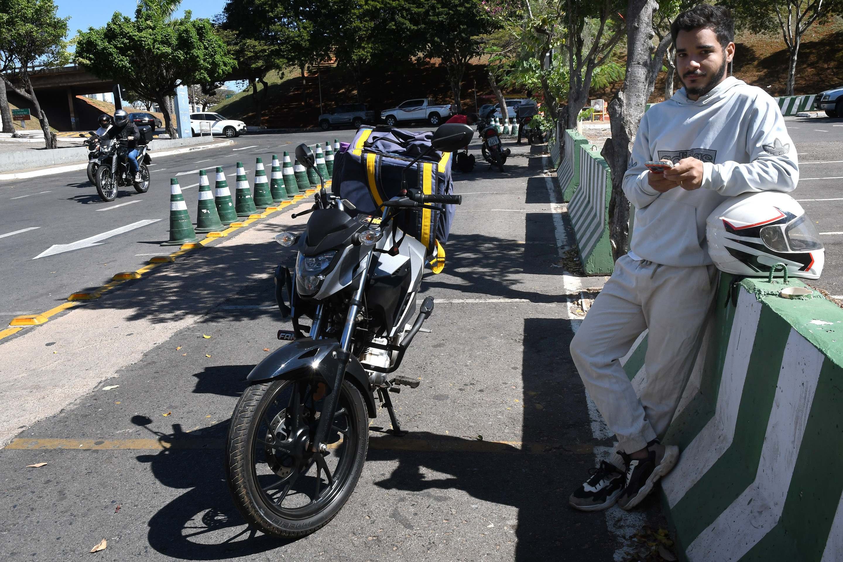 Marcos Paulo Abreu est&aacute; no ramo das entregas h&aacute; cerca de um ano