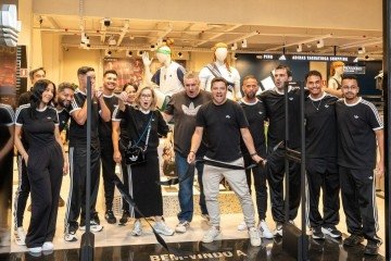 Equipe e convidados celebram a abertura da primeira loja Adidas em Taguatinga Shopping no dia da inaugura&ccedil;&atilde;o -  (crédito: Divulga&ccedil;&atilde;o)