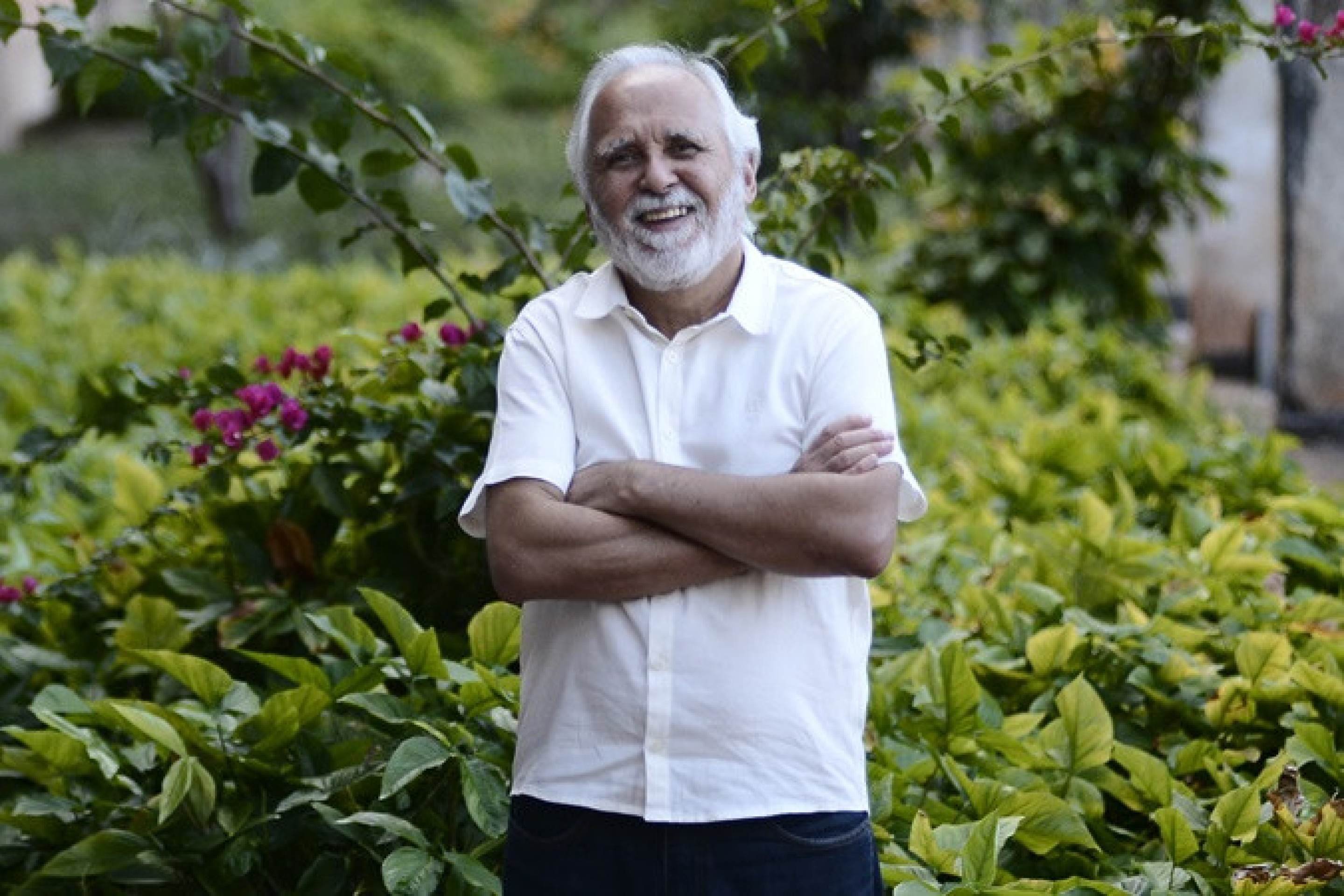 A carteira estudantil do curso de letras e o retorno &agrave; UnB. Duas hist&oacute;rias de Gilberto Duarte, 67 anos