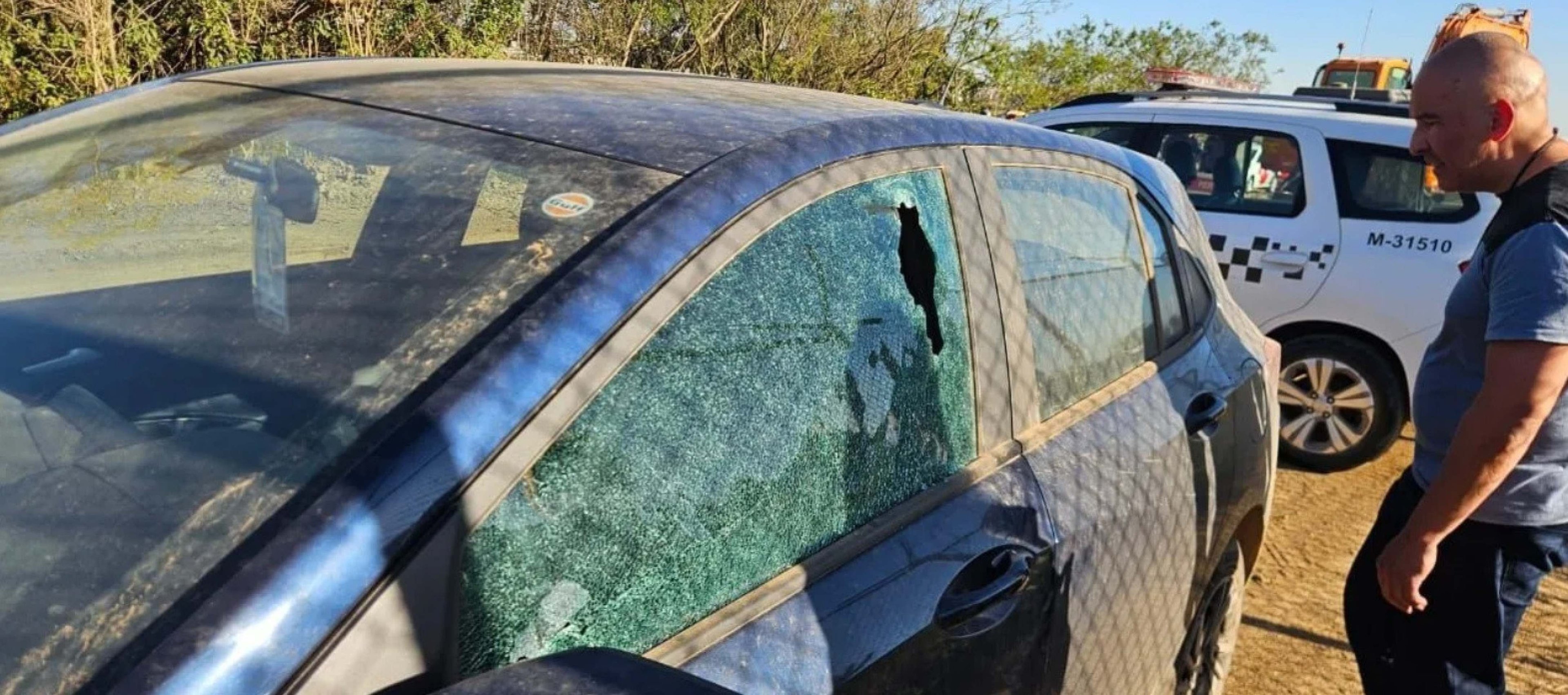 Carro utilizado pelos traficantes foi encontrado nas proximidades do aeroporto -  (crédito: Fotos: redes sociais)