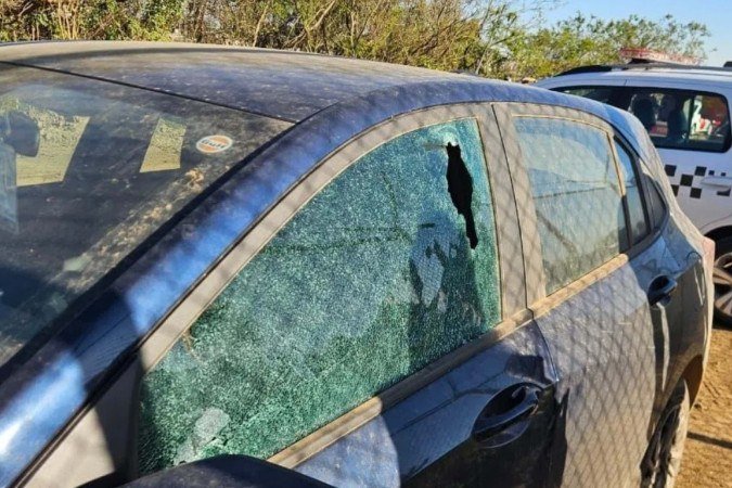Carro utilizado pelos traficantes foi encontrado nas proximidades do aeroporto - (crédito: Fotos: redes sociais) Carro utilizado pelos traficantes foi encontrado nas proximidades do aeroporto - (crédito: Fotos: redes sociais)