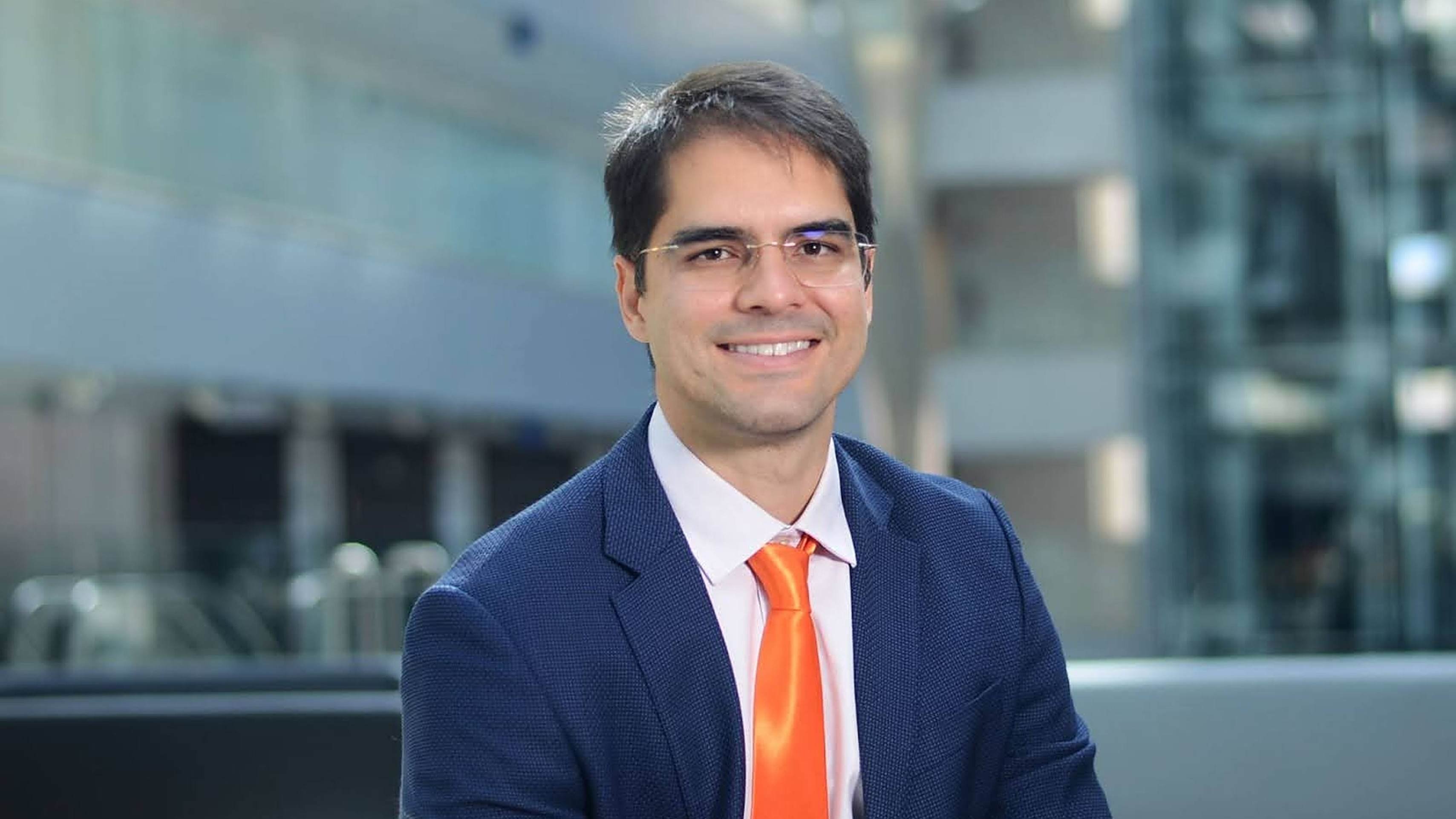 O economista Edson Agatti criou, em Bras&iacute;lia, a Hayek Global College