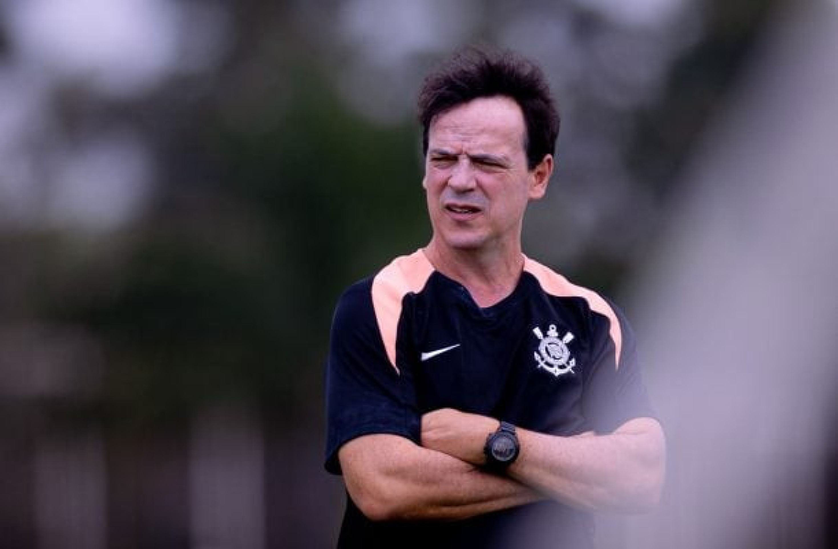 STJD denuncia Fernando Diniz, que pode ser suspenso por até três jogos