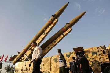 O Irã vem pagando um alto preço militar e econômico, mas a paralisação do Estreito de Ormuz continua trazendo consequências globais - (crédito: Getty Images) O Irã vem pagando um alto preço militar e econômico, mas a paralisação do Estreito de Ormuz continua trazendo consequências globais - (crédito: Getty Images)
