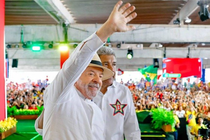 Em convenção do PT na Bahia, Lula ignora lei eleitoral e pede votos - QTU Questões do Universo