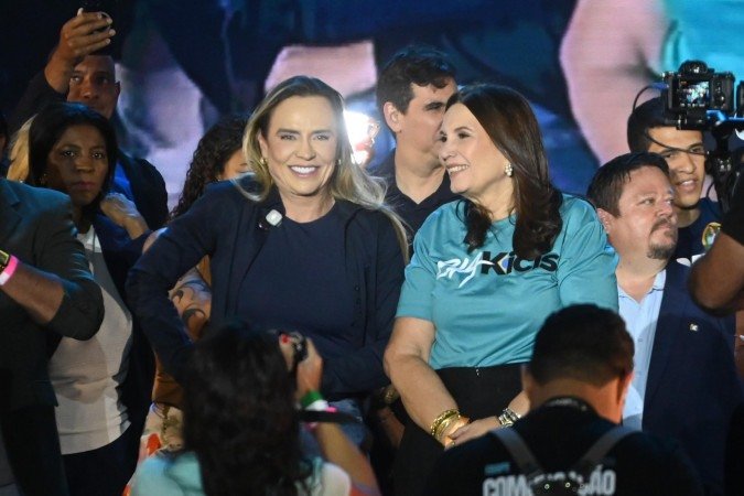 No evento de lançamento da candidatura de Bia Kicis ao Senado, ela e Celina confirmam que Michelle será candidata também - (crédito: Ed Alves/CB/D.A Press) No evento de lançamento da candidatura de Bia Kicis ao Senado, ela e Celina confirmam que Michelle será candidata também - (crédito: Ed Alves/CB/D.A Press)