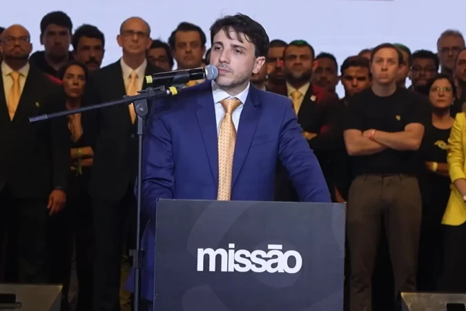 Durante o evento, Renan chamou Flávio Bolsonaro de Durante o evento, Renan chamou Flávio Bolsonaro de