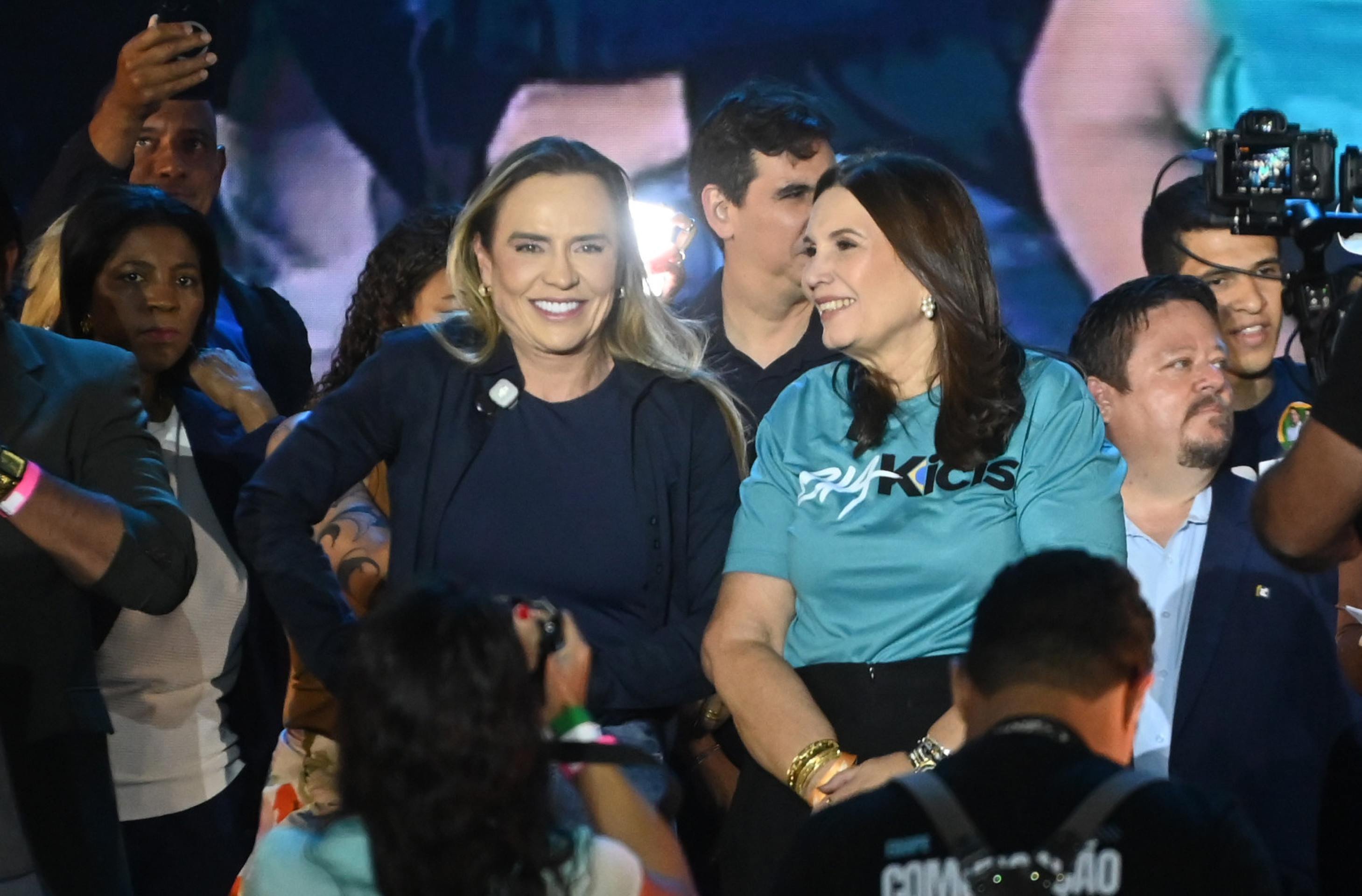 Michelle Bolsonaro é candidata ao Senado, confirmam Bia Kicis e Celina