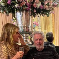 Roberto de Carvalho ao lado de Lilibeth Monteiro de Carvalho, no aniversário de 90 anos de Lucinha Araújo -  (crédito: Instagram @roberto_de_carvalho/Reprodução)