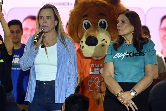 Celina e Bia Kicis, candidata ao Senado, na convenção do PL-DF à noite