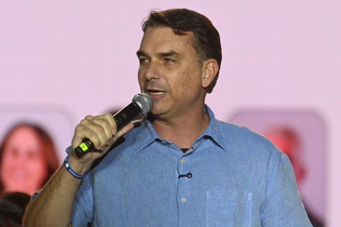 Flávio Bolsonaro fará anúncio oficial de vice às 11h desta quarta (5) 