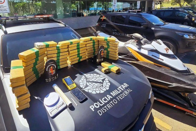 Foram encontrados R$ 300 mil em drogas com o casal - (crédito: Reprodução/PMDF) Foram encontrados R$ 300 mil em drogas com o casal - (crédito: Reprodução/PMDF)