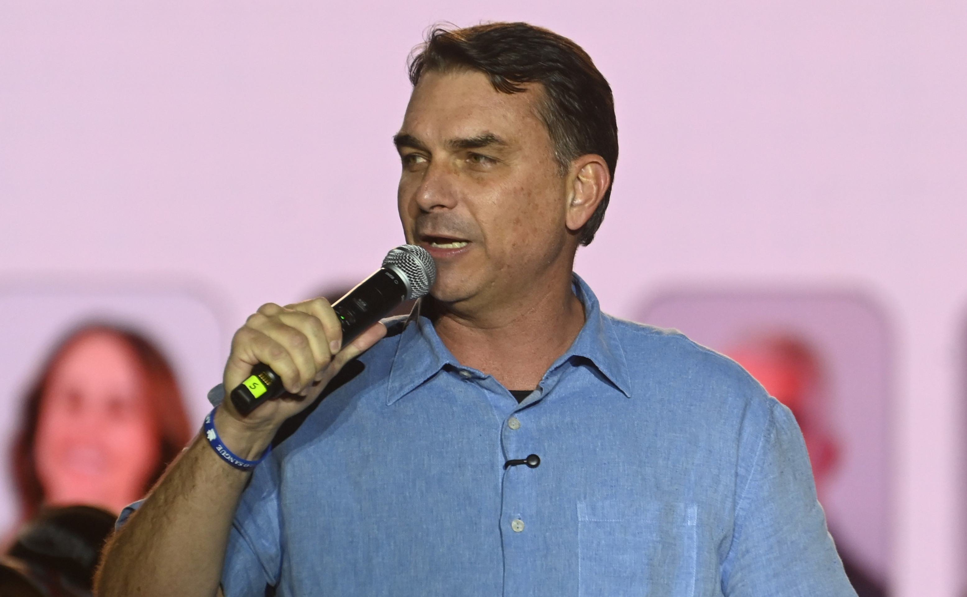 Mudança de filiação no TSE trava registro da candidatura de Flávio Bolsonaro