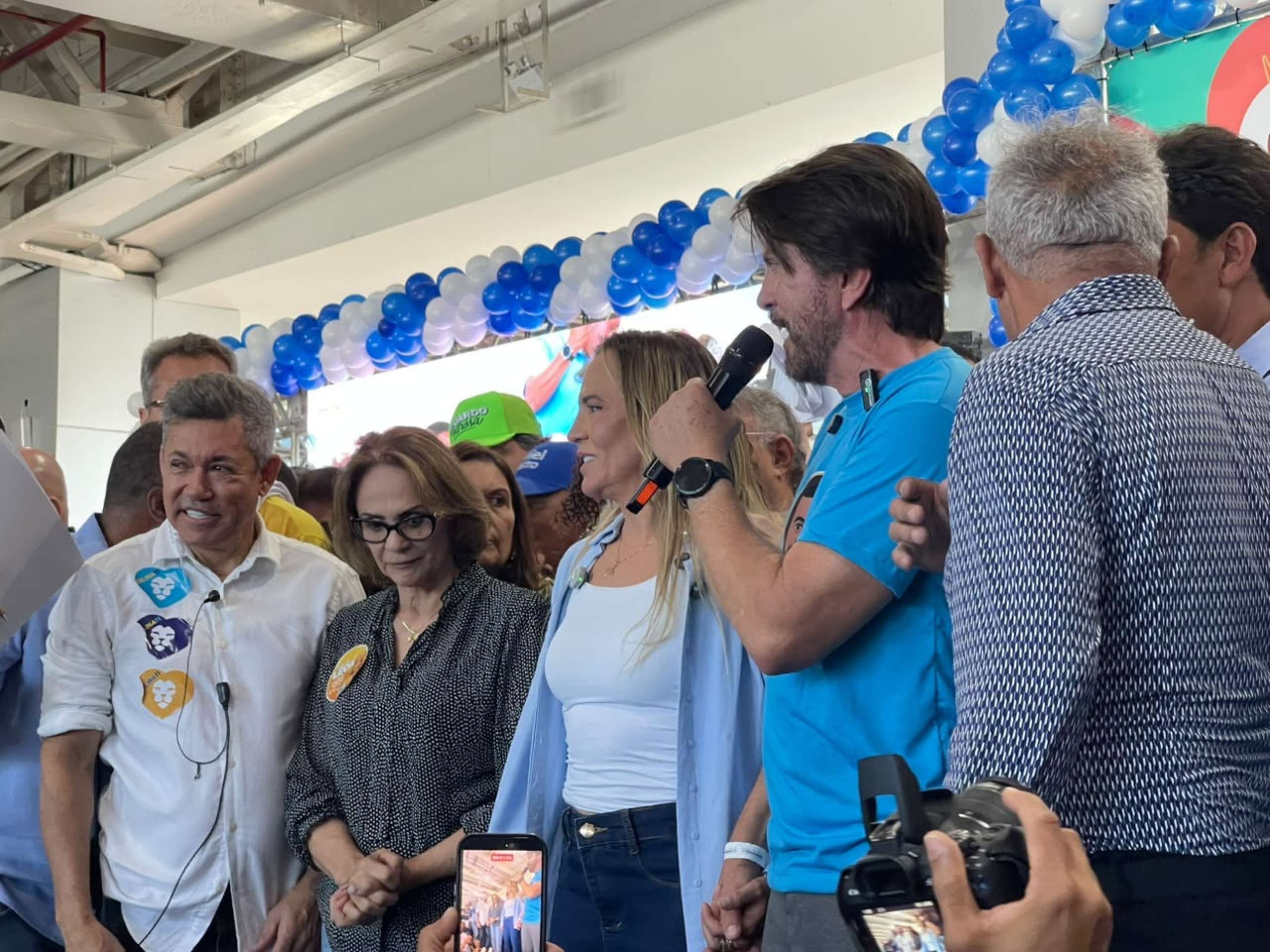 Celina Le&atilde;o chega no Centro de Conven&ccedil;&otilde;es Ulysses Guimar&atilde;es para conven&ccedil;&atilde;o partid&aacute;ria