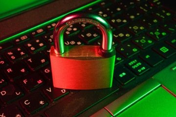 Uso de senhas longas e diversas, ou de gerenciadores de senhas, é essencial para aumentar a proteção online - (crédito: FlyD/Unsplash) Uso de senhas longas e diversas, ou de gerenciadores de senhas, é essencial para aumentar a proteção online - (crédito: FlyD/Unsplash)