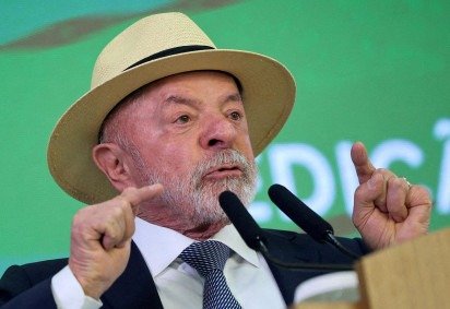 Apoiadores de Jair Bolsonaro e Luiz Inácio Lula da Silva durante a campanha eleitoral em Brasília, em outubro de 2022 -  (crédito: REUTERS/Ueslei Marcelino)