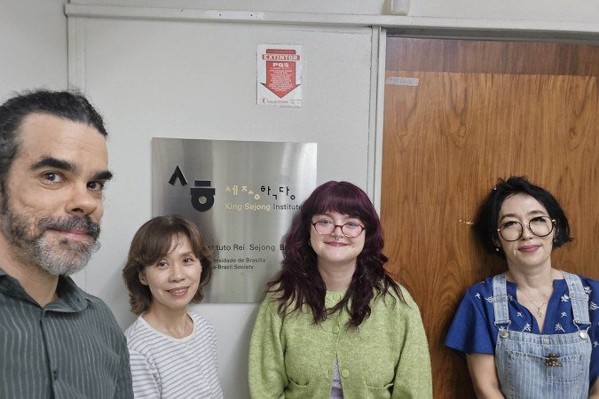 Marcus Lira (diretor), Sojoung Kim (professora), Sarah Khalli (coordenadora) e Hyunju Kim (professora)