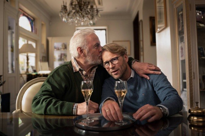 Champagne, uma viagem de pai e filho: consumo desmedido para nutrir uma relação transparente de amor incondicional - (crédito: Autoral Filmes/ Divulgação) Champagne, uma viagem de pai e filho: consumo desmedido para nutrir uma relação transparente de amor incondicional - (crédito: Autoral Filmes/ Divulgação)