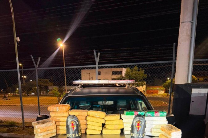 Casa no Recanto das Emas funcionava como depósito de drogas - (crédito: PMDF/Divulgação) Casa no Recanto das Emas funcionava como depósito de drogas - (crédito: PMDF/Divulgação)