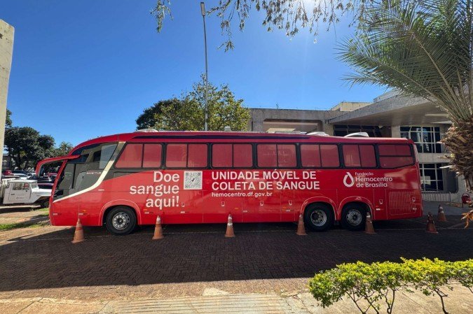 Para doar sangue, é necessário ter entre 16 e 69 anos — menores de idade precisam de autorização —, pesar acima de 51 kg, estar alimentado e apresentar documento oficial com foto.
- (crédito: Divulgação) Para doar sangue, é necessário ter entre 16 e 69 anos — menores de idade precisam de autorização —, pesar acima de 51 kg, estar alimentado e apresentar documento oficial com foto.
- (crédito: Divulgação)