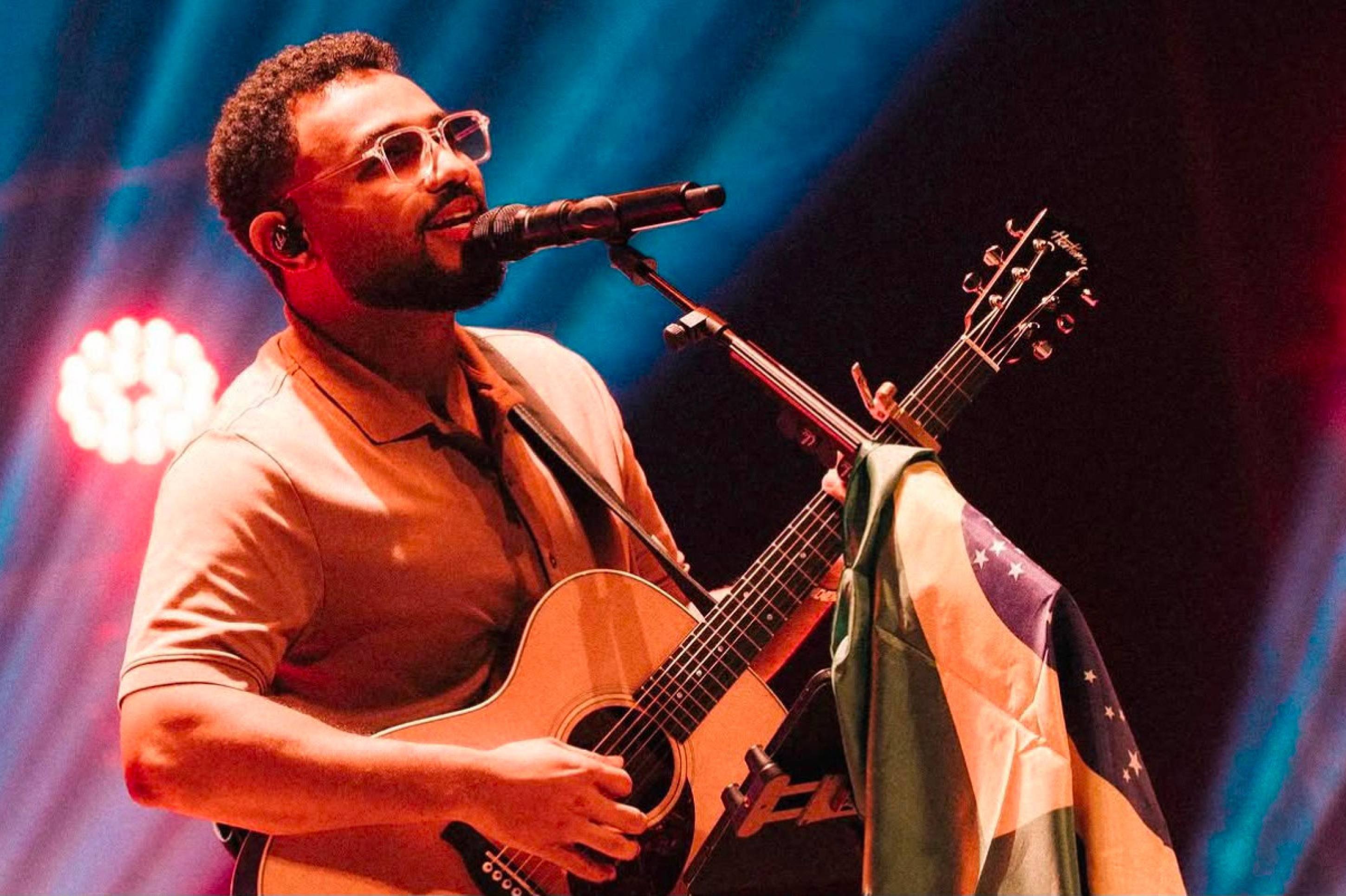 Vencedor do Latin GRAMMY, Eli Soares apresenta o single e clipe de 'Me Atraiu'