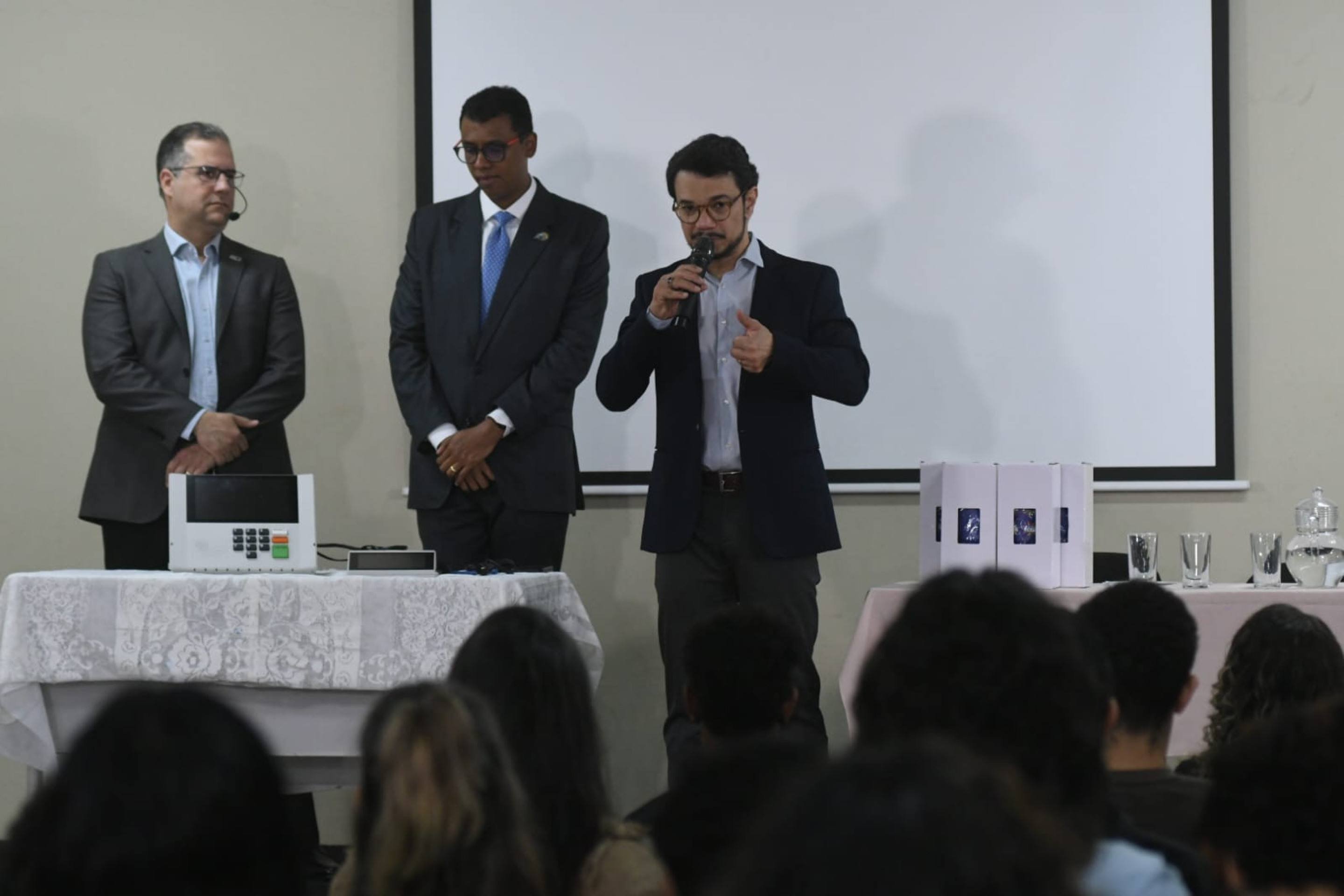 TSE abre urna eletrônica para estudantes nesta segunda (3/8) em Brasília