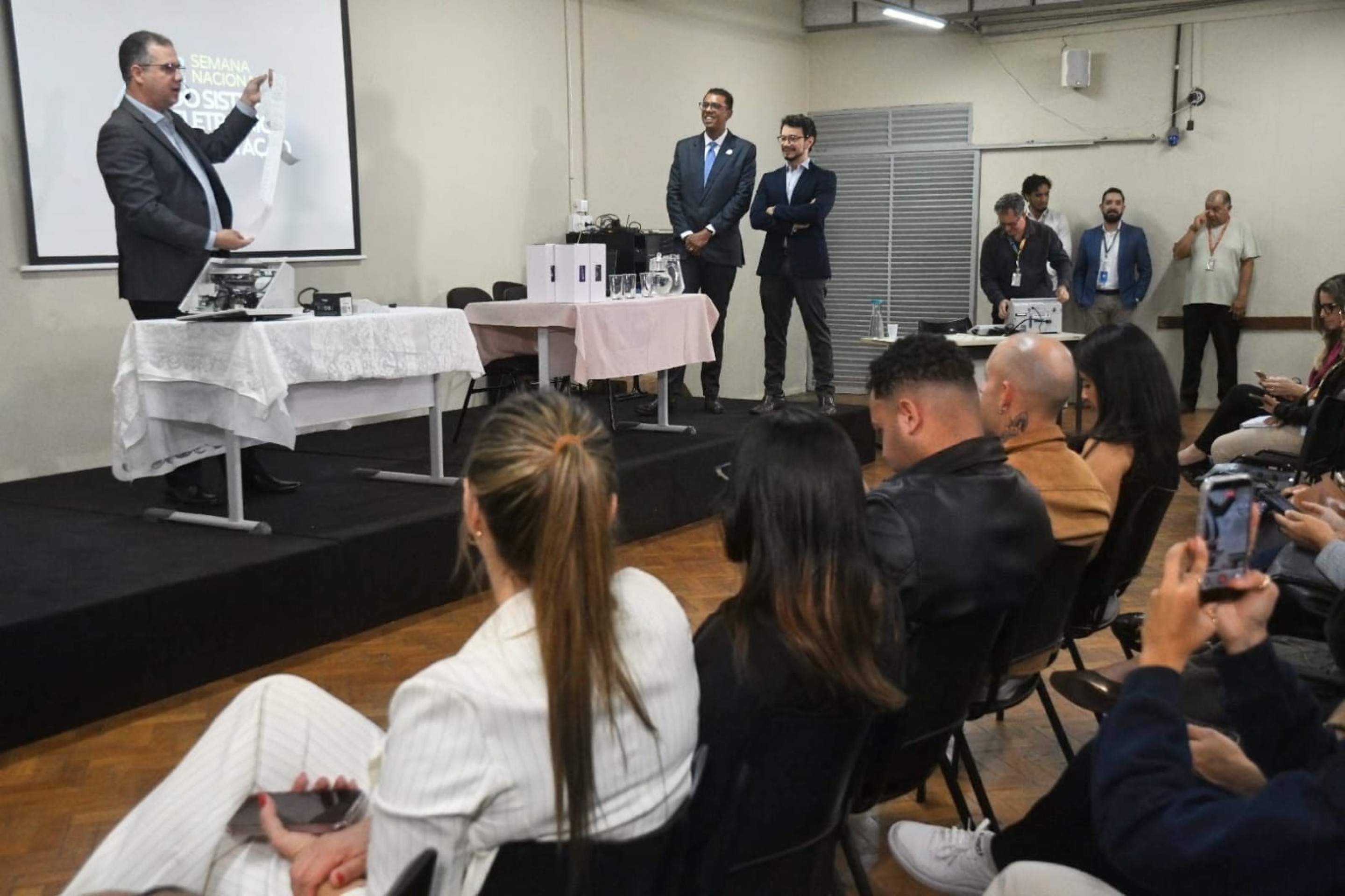 Demonstra&ccedil;&atilde;o urna eletr&ocirc;nica nesta segunda (3/8)