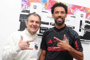 Vozinha assina contrato com Colo-Colo - (crédito: Foto: Divulgação / Colo-Colo) Vozinha assina contrato com Colo-Colo - (crédito: Foto: Divulgação / Colo-Colo)