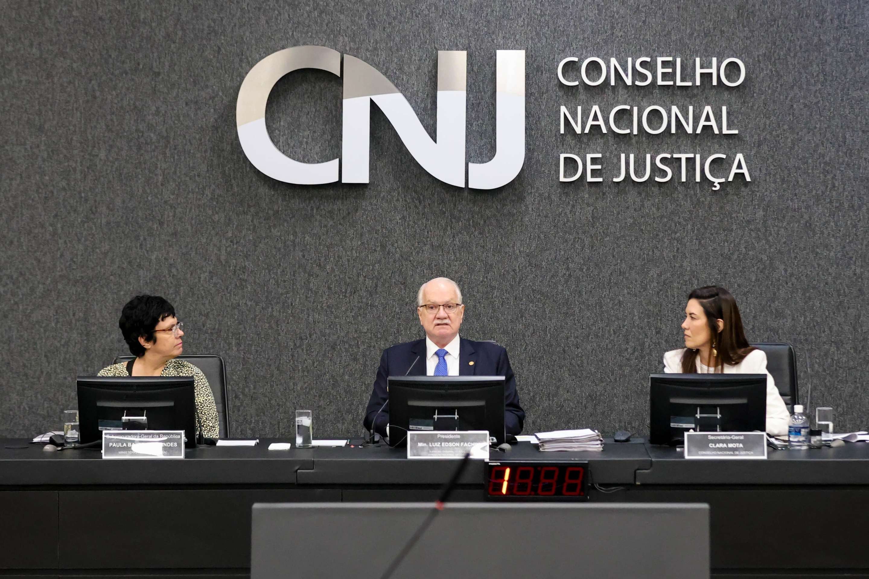 Fachin propõe regras contra conflito de interesse para juízes