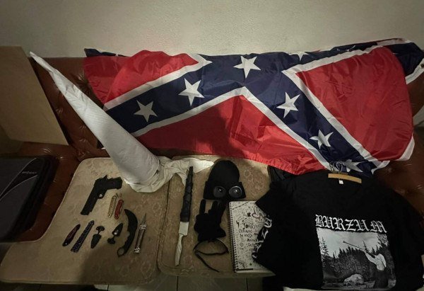 A bandeira dos confederados &eacute; um s&iacute;mbolo da Guerra Civil norte-americana comumente associado ao racismo -  (crédito: PCDF/Material cedido ao Correio)