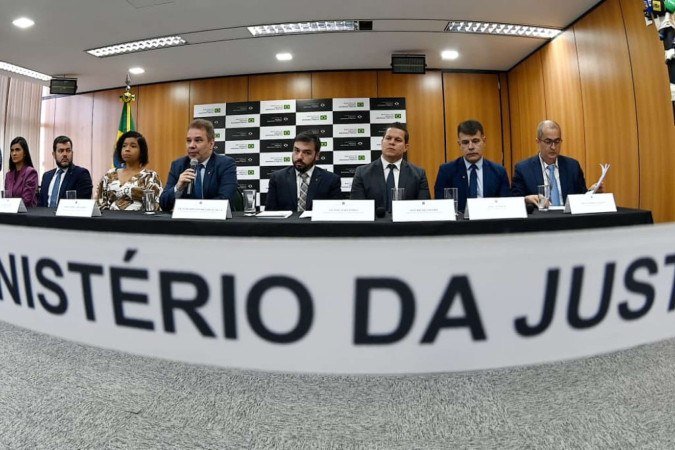 Segundo o ministério, as investigações revelaram a existência de comunidades virtuais que disseminavam discursos de ódio - (crédito: Edi) Segundo o ministério, as investigações revelaram a existência de comunidades virtuais que disseminavam discursos de ódio - (crédito: Edi)