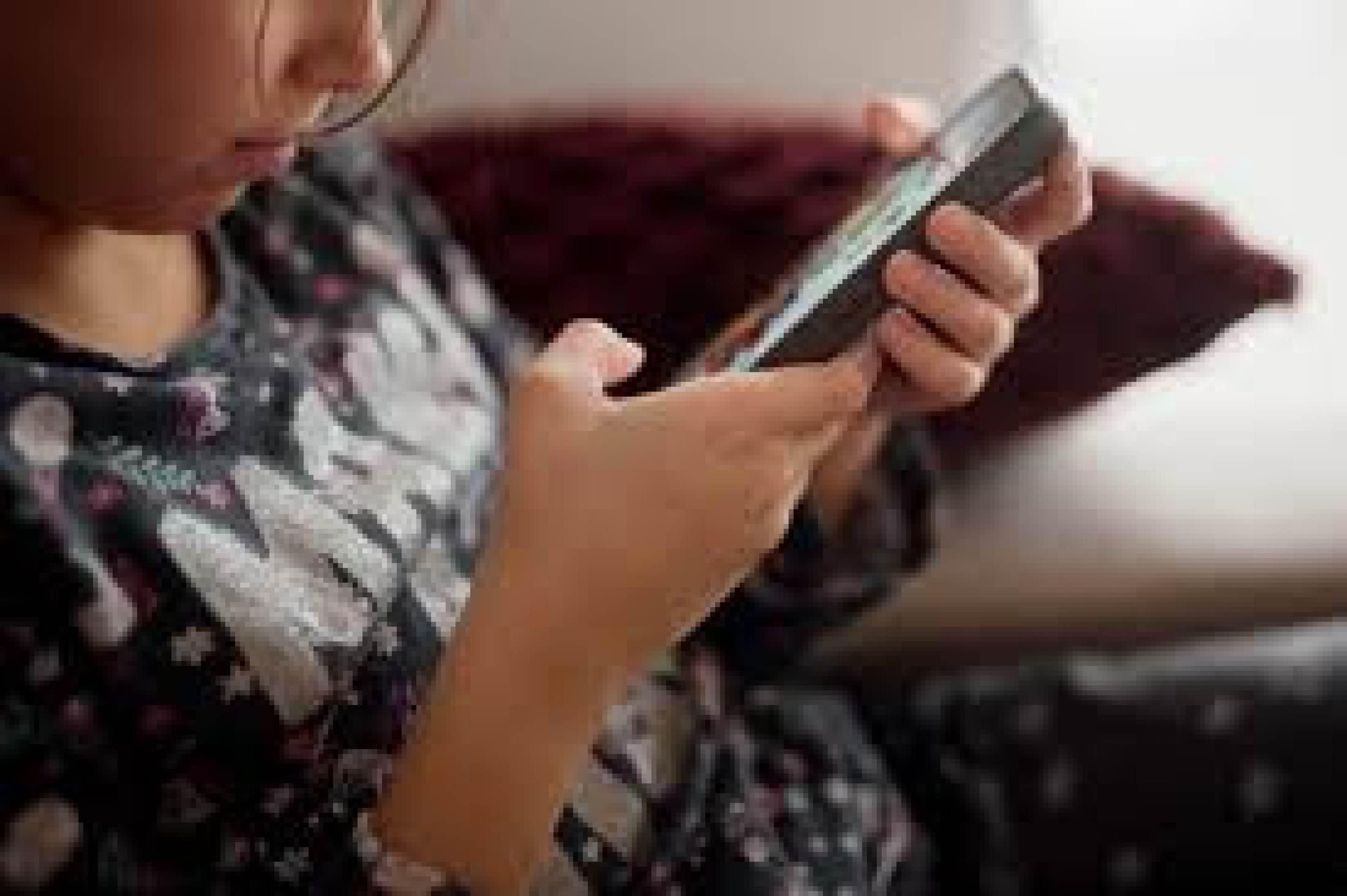 Estudo associa uso precoce de redes sociais a piores notas na escola