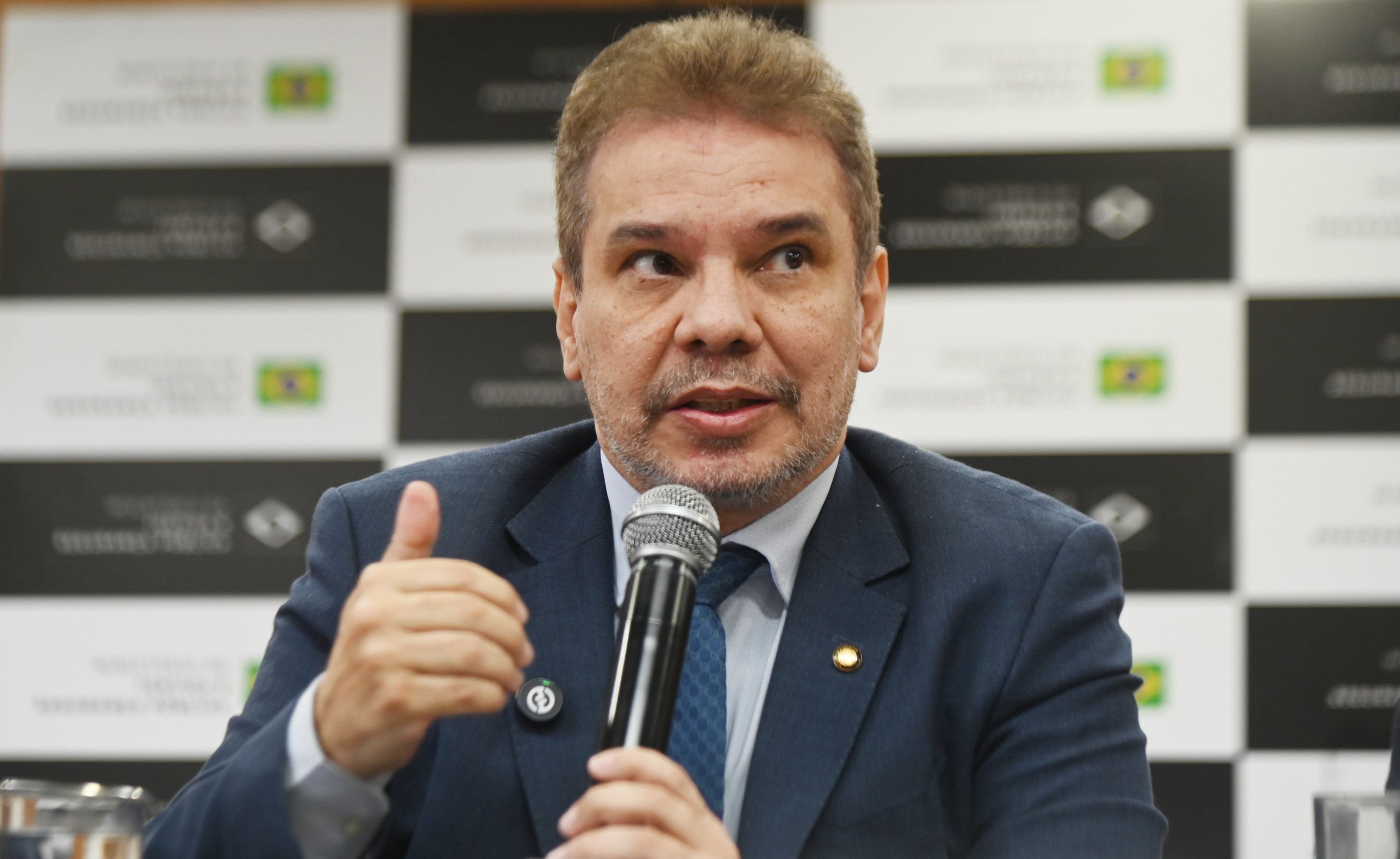 Ministro de Lula minimiza adesão de países a Trump contra PCC e CV