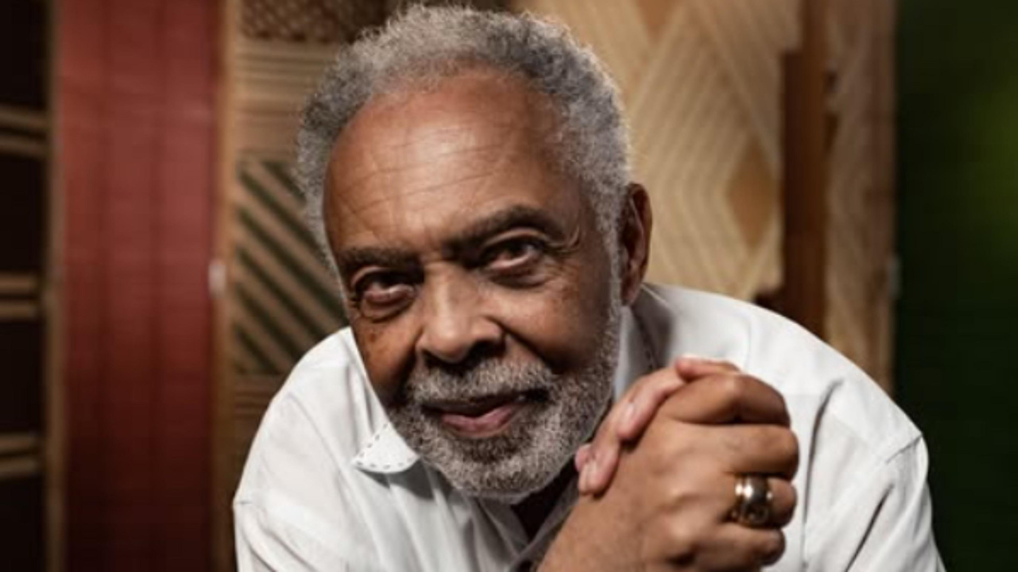 Gilberto Gil fica preso em elevador e edifício é tomado por bombeiros