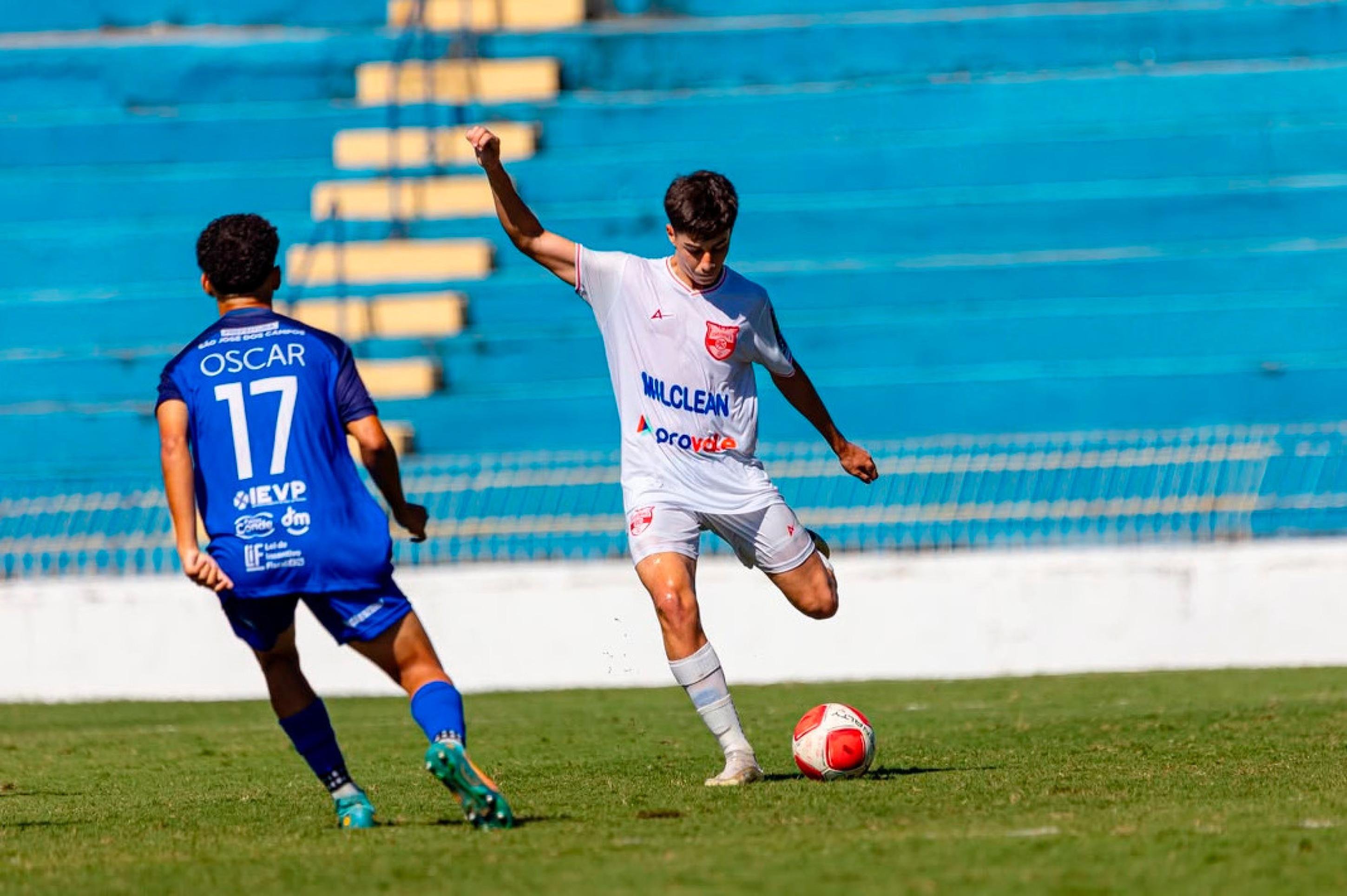 Jovem jogador de futebol, Lucas Gabriel fala sobre carreira e inspiração em Cristiano Ronaldo
