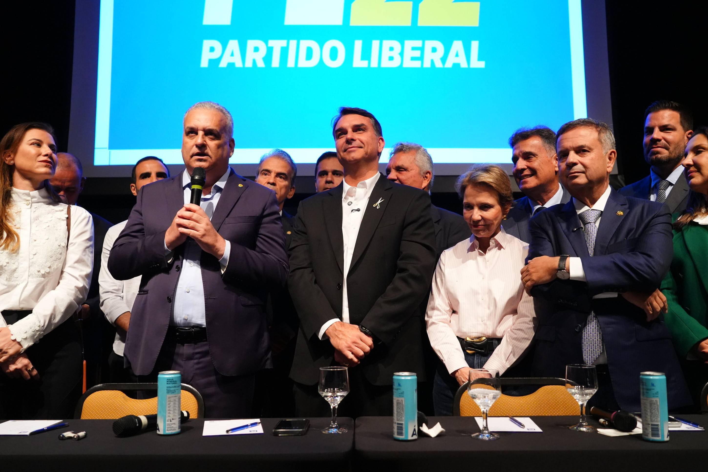 Chapas "puro-sangue" ampliam divisão da direita contra Lula - QTU Questões do Universo