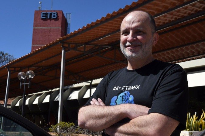 Com quase 30 anos na ETB, Rogério tem como missão incentivar os alunos a irem além e se destacarem nos projetos -  (crédito:  Marcelo Ferreira/CB/D.A Press)