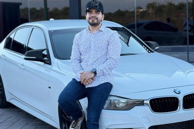 César Gastélum foi assassinado a tiros, em frente a um restaurante fast-food em Culiacán, no México - (crédito: César Gastélum/YouTube) César Gastélum foi assassinado a tiros, em frente a um restaurante fast-food em Culiacán, no México - (crédito: César Gastélum/YouTube)