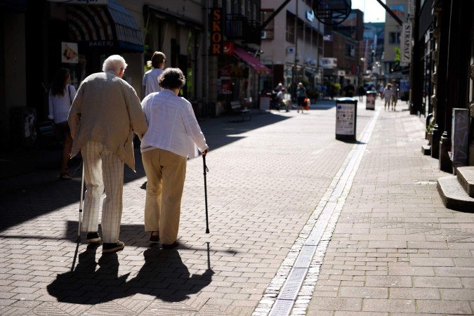 A velocidade da caminhada mostrou-se especialmente importante para identificar idosos em maior risco de declínio funcional - (crédito: Johannes Jansson/Divlgação ) A velocidade da caminhada mostrou-se especialmente importante para identificar idosos em maior risco de declínio funcional - (crédito: Johannes Jansson/Divlgação )