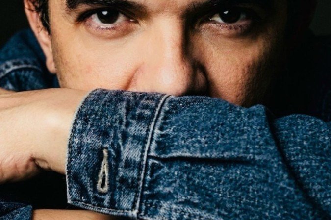 Salomão Di Paula apresenta espetáculo "Câe Mundo", nesta quarta-feira (5/8), às 19h30, no Mundo Vivo Galeria - (crédito: Divulgação) Salomão Di Paula apresenta espetáculo "Câe Mundo", nesta quarta-feira (5/8), às 19h30, no Mundo Vivo Galeria - (crédito: Divulgação)