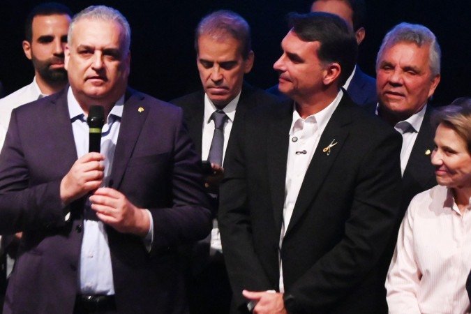Gaspar para Flávio durante o anúncio: Gaspar para Flávio durante o anúncio: